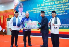 Pj Bupati Muba Serahkan Bantuan Korban Bencana Alam di Sumatera Barat 
