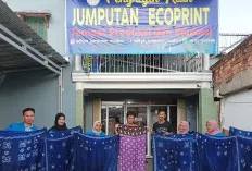 Mahasiswa PPG Prajabatan Matematika Eksplorasi Etnomatematika di Pusat Kerajinan Batik Jumputan Palembang