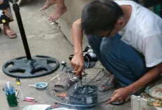 Satroni Rumah Warga, Penyedia Jasa Servis Elektronik Keliling Raih Penghasilan Menggiurkan