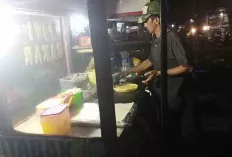 Roti Bakar, Laku Puluhan Porsi Dalam Satu Malam 