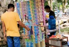 Manfaatkan Momen Pesta Hajatan, Pedagang Pop Ice Raup Keuntungan 