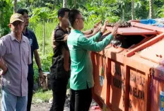 Demi Memberikan Rasa Nyaman Kepada Masyarakat di Pasar Saka Selabung OKU Selatan, Ini yang Dilakukan Sekda 
