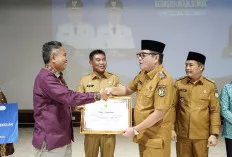 Kado Hardiknas: 9.534  Siswa SD dan SMP Terima Bantuan Seragam Gratis!
