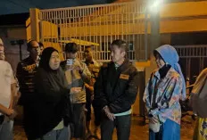 Ratu Dewa Langsung Turun Gunung Tinjau Titik Banjir di Palembang 
