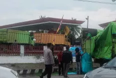 Antrean Solar di SPBU Indralaya Memakan Badan Jalan, Polisi Lakukan Pengaturan Lalu Lintas