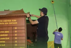  Wujudkan Pelayanan Prima, Kemenag Muba Gelar GEMAH ASRI Bersihkan Lingkungan Kantor
