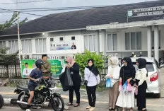Wujud Nyata Kepedulian: Kekompakan Tim Disnakertrans Muba dan DWP Berbagi Takjil di Bulan Suci