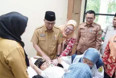 Ikut Khitanan Massal, Anak-anak di Muba Dapat Uang Saku dari Sekda Apriyadi