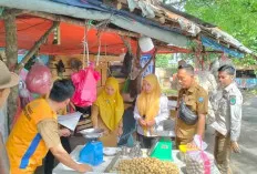 Timbangan Pedagang Buah Musiman di Kayuagung Diawasi Kemetrologi Disdag