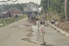 Warga Desa Keban 1 Sukses Perbaiki Jalan Desa Lewat Gotong Royong