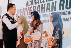 Serahkan Rumah Layak Huni kepada Masyarakat Terdampak RTLH 