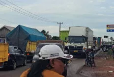Jalintim Palembang–Jambi Kembali Macet, Antrean Kendaraan Mengular Cukup Panjang