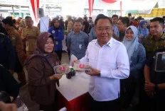 Cik Ujang Buka Operasi Pasar Murah, Tegaskan Komitmen Pemprov Sumsel Kendalikan Harga Pangan