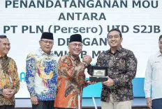 Mantab, Gebrakan Pj Bupati Apriyadi Buat Warga Seluruh Desa Dialiri Listrik 