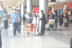 Bandara SMB II Tegaskan Pemeriksaan Ketat Meski Penumpang Kenakan Atribut Mirip Kru