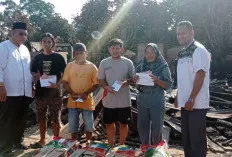 BAZNAS Muba Salurkan Bantuan Tali Asih untuk Korban Kebakaran di Desa Dawas