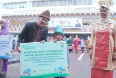 Pimpin Upacara Peringatan Hari Guru Nasional 