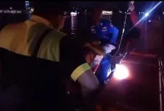  Ambulans Apung Polairud Polda Sumsel Evakuasi Warga Pesisir Sungai Musi ke RS Bunda Jakabaring