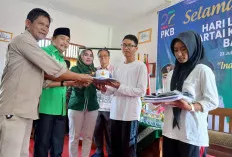 Hari Lahir PKB ke-27, DPC PKB Muba Serahkan Bantuan Seragam ke Siswa SMK Muhammadiyah