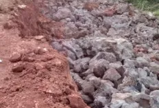 Belum Genap Setahun, Bangunan Dinding Penahan Longsor Ambruk 