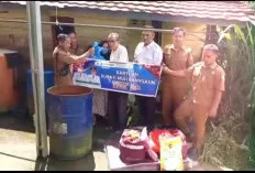 Dinsos Salurkan Bantuan Bupati Muba untuk Korban Angin Kencang di Serasan Jaya