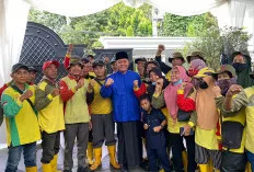 Jalin Silahturahmi, Petugas Kebersihan Halal Bihalal di Kediaman Pribadi Herman Deru 