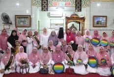 Ketua TP PKK Sumsel Feby Deru Bersama Pengajian EECM Santuni 40 Anak Yatim