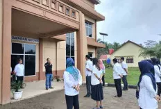 Usai Pimpin Apel Pagi di Puskesmas, Kadinkes Muba : Lakukan Perbaikan dan Peningkatan Pelayanan Kesehatan