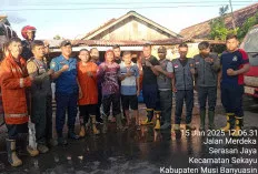 Respons Cepat Damkar Muba Padamkan Kebakaran Rumah di Sekayu