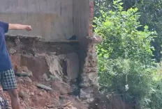 Waduh? Rumah Warga di Tepi Sungai Mesat Terancam Longsor, Keluarga Was-Was  