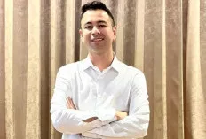  Momen Haru Raffi Ahmad Berziarah ke Rumah Pengemudi Ojek Online yang Tewas
