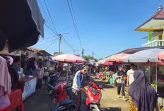 Akhir Pekan Ramai, Aktivitas Pasar Talang Jawe Sekayu Tetap Lancar
