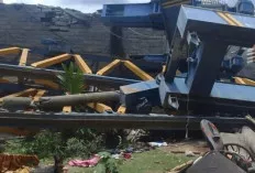 Heboh! Crane Girder Flyover Bantaian Ambruk, Timpa Kereta Api, Lalu Lintas Macet Total!