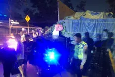 Sigra Tabrak Truk Mogok di Bypass Alang-Alang Lebar, Pengemudi Luka-Luka