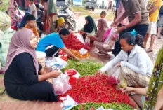 Sehari Jelang Idul Adha, Pasar Kalangan Ngulak Dipadati Pengunjung