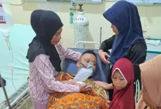 Warga Muratara Hanyut Saat Sahur, Berhasil Selamat Berkat Berpegangan pada Batu  
