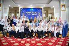  Penasihat DWP Hj Patimah Toha Bersama dengan Wakil Penasihat Lakukan Perkenalan dengan Para Pengurus 