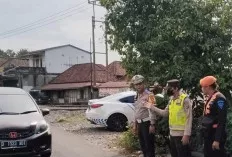 Kasat Lantas Bersama Polsuska KAI Atur Lalin Perlintasan Rel Kereta Api 