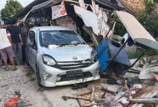 Mobil Hilang Kendali Tabrak Warung di OKU, Enam Warga Luka-luka