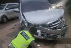 Dump Truck Terbalik, Tabrak 3 Mobil di Jalintim Muba