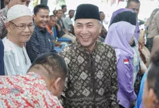 Usai Salat Id, Pj Bupati Apriyadi Buka Rumah Dinas untuk Halal Bihalal dengan Warga Muba