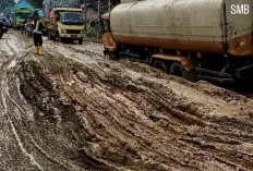 Jalinteng Muba Rusak Parah, Pengendara Keluhkan Jalan Seperti Kubangan
