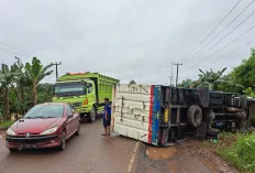 Ngebut, Hindari Akses Jalan Rusak, Mobil Box Terbalik, Jalintim Macet Panjang 