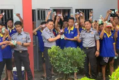 Penuhi Hak WBP, Lapas Narkotika Muara Beliti Bagikan Peralatan Mandi 