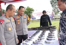Ratusan Pucuk Senpi Rakitan Hasil Serahan Warga dan Tangkapan Dimusnahkan 