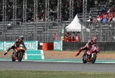 Sprint MotoGP Thailand Penuh Drama, Acosta Menang usai Marquez Kena Penalti