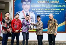 Komitmen Lindungi Pencari Nafkah, Pj Bupati Apriyadi Diganjar Penghargaan dari BPJS Ketenagakerjaan