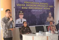 Pj Bupati Serahkan Bantuan Usaha Ekonomi Produktif Kepada KPM, Ini Harapan Warga 