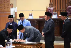 Gubernur Herman Deru dan Ketua DPRD Sumsel Teken Nota Kesepakatan KUA-PPAS APBD 2026