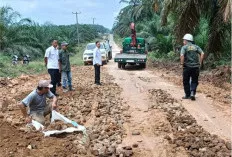  Jalan Plakat Tinggi Diperbaiki, Gunakan CSR PT SNS dan KUD Sriwijaya 